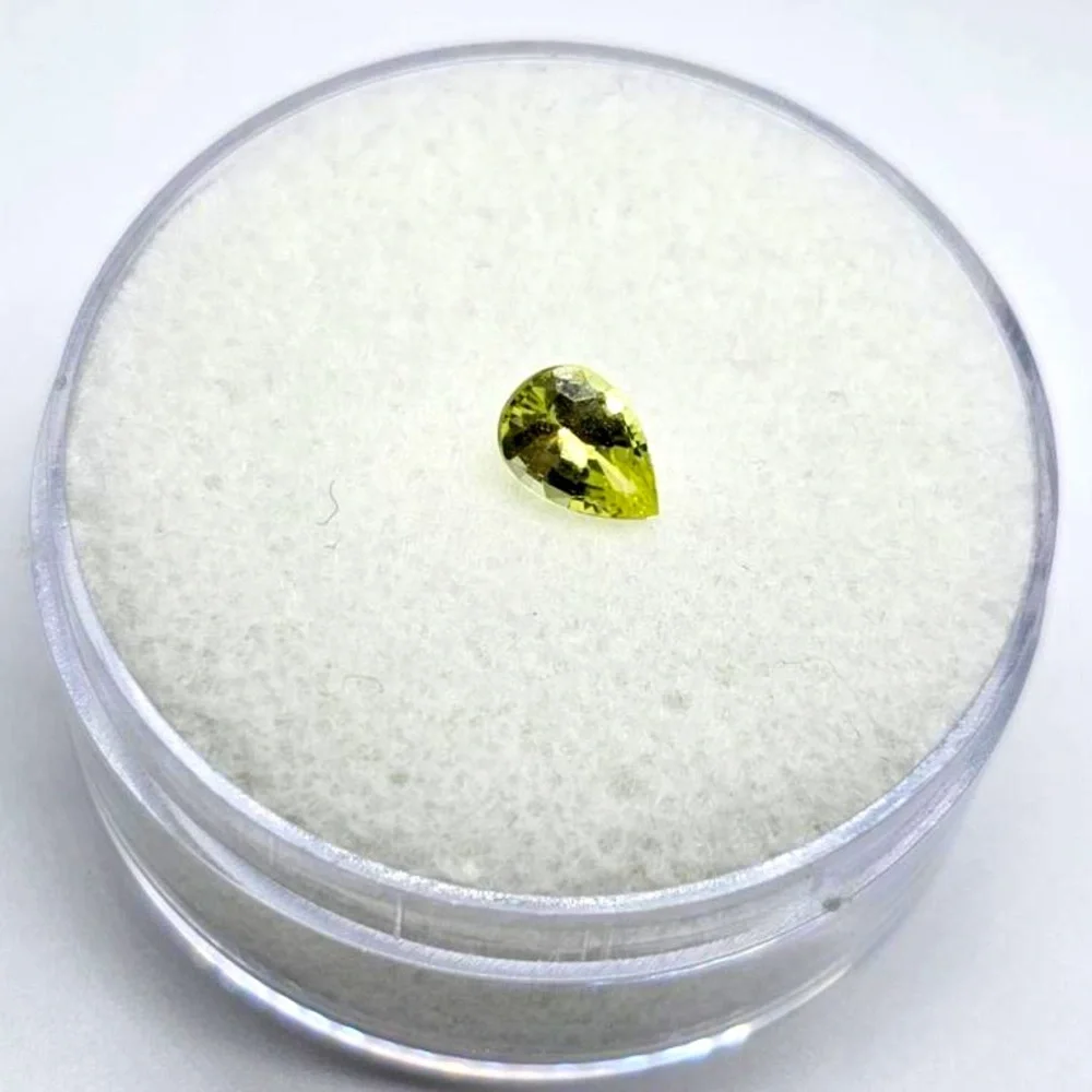 Natural Peridot Pear Gemstone 0.66ct - Picture 2 of 4